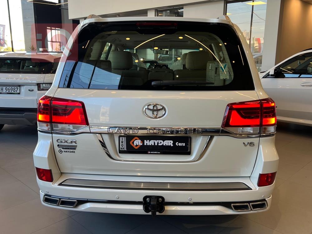 تۆیۆتا لاند کروزەر